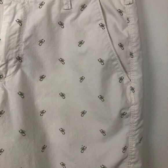 Express Size 31 Classic White Shorts! - Picture 9 of 12